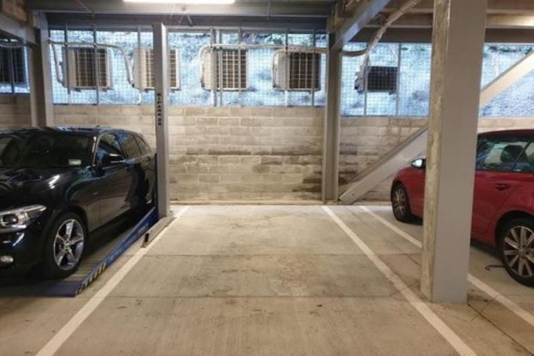 Photo of property in Patent 326 Apartments, 205s/326 Evans Bay Parade, Hataitai, Wellington, 6021