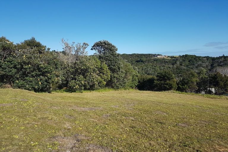 Photo of property in 37 Seaview Road, Cable Bay, 0420