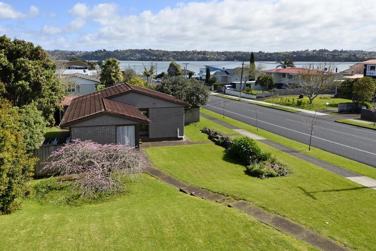 Photo of property in 1 Sullivan Avenue, Mangere Bridge, Auckland, 2022