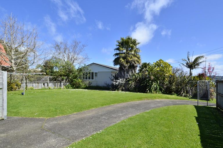Photo of property in 1 Sullivan Avenue, Mangere Bridge, Auckland, 2022