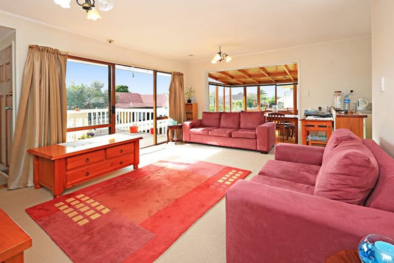 Photo of property in 2/21 Glenmore Road, Sunnyhills, Auckland, 2010
