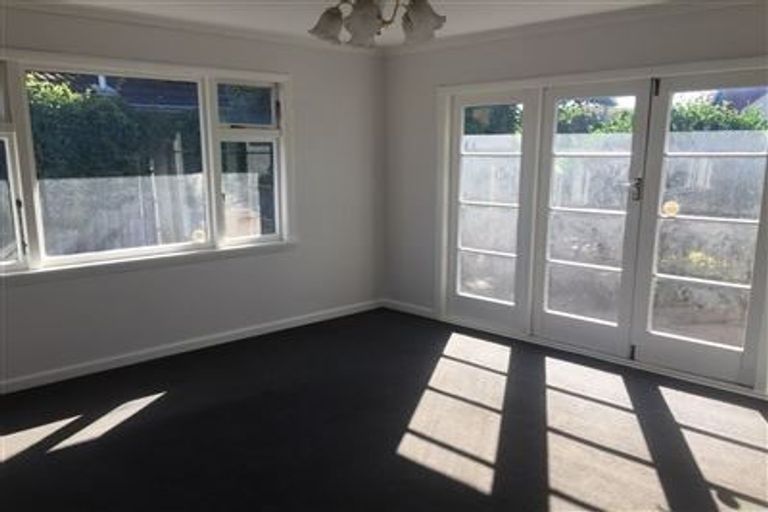 Photo of property in 111 Avonhead Road, Avonhead, Christchurch, 8042