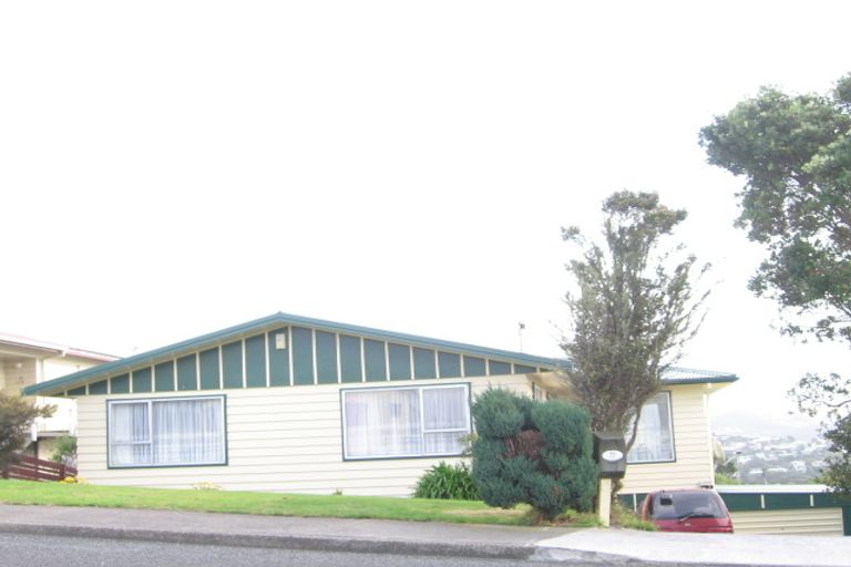 Photo of property in 77 Baylands Drive, Newlands, Wellington, 6037