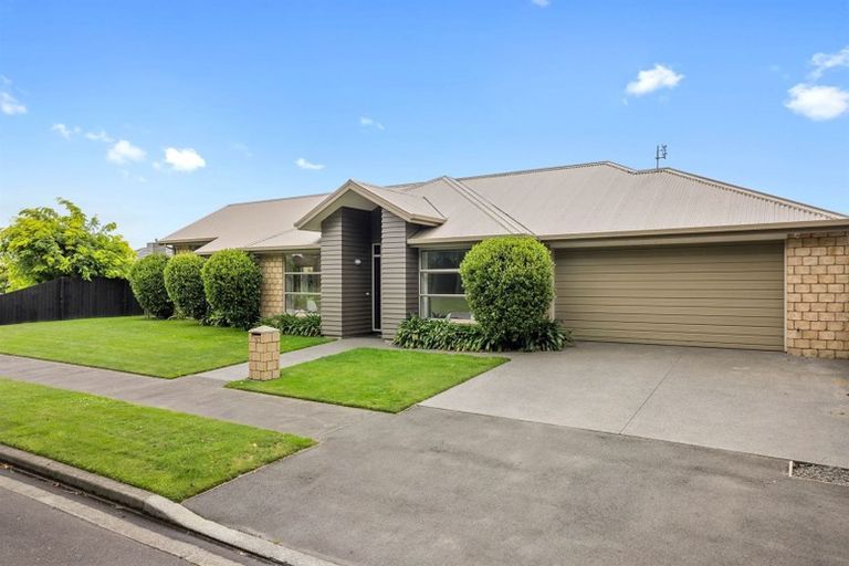 Photo of property in 12 Cyclamen Place, Aidanfield, Christchurch, 8025