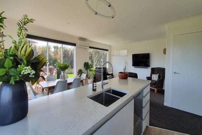 Photo of property in 33 Golf Vue Place, Castlecliff, Whanganui, 4501