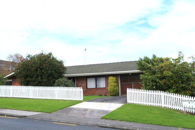 Photo of property in 2/50 Wellington Street, Howick, Auckland, 2014