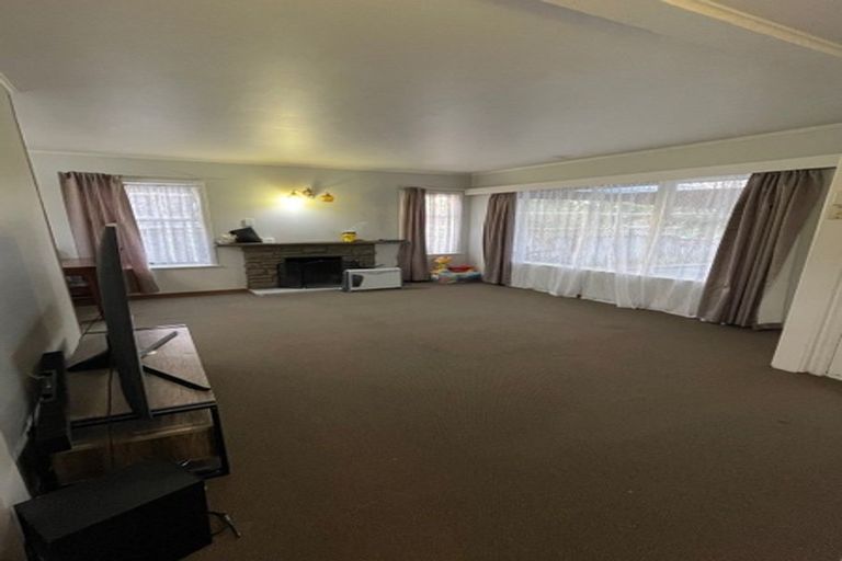 Photo of property in 33 Mackenzie Street, Te Atatu South, Auckland, 0610
