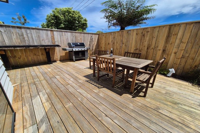 Photo of property in 15a Barton Grove, Naenae, Lower Hutt, 5011