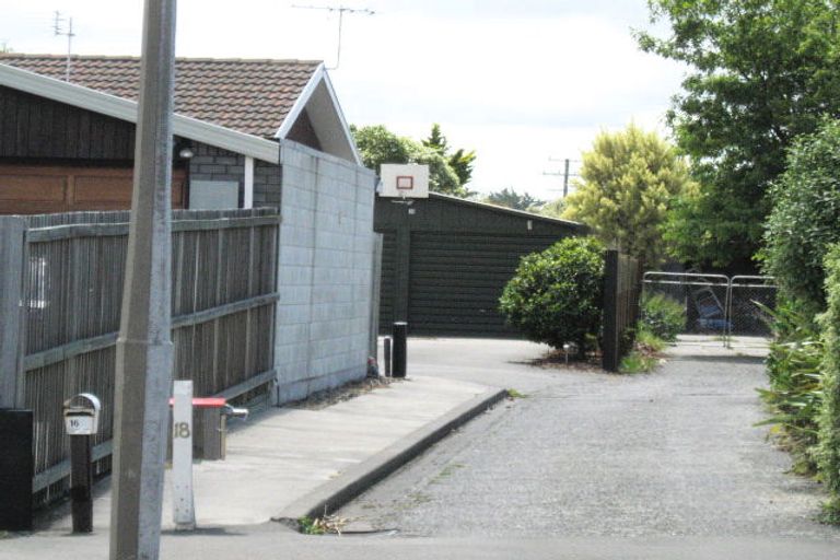 Photo of property in 18 Warner Place, Heathcote Valley, Christchurch, 8022