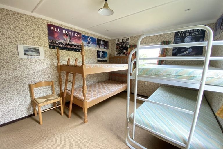 Photo of property in 35 Cedar Drive, Kelvin Heights, Queenstown, 9300