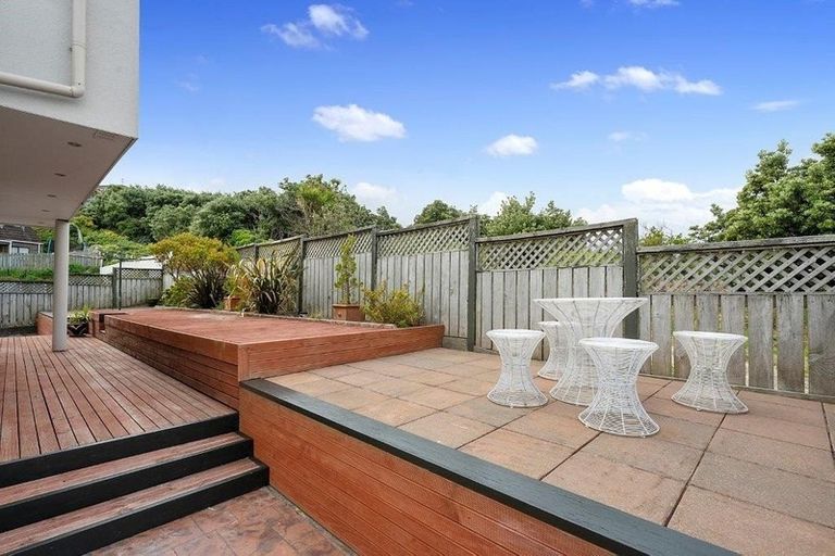 Photo of property in 9 Bury Grove, Strathmore Park, Wellington, 6022