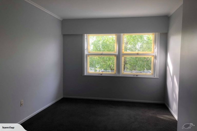 Photo of property in 2/9 College Road, Northcote, Auckland, 0627