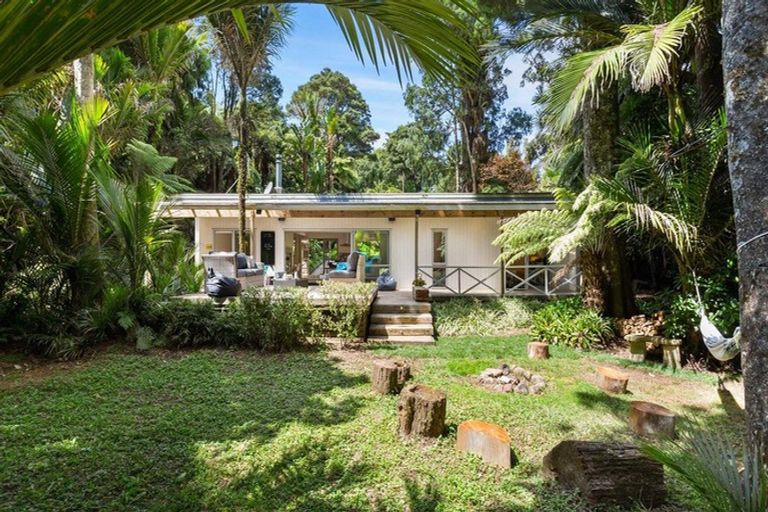 Photo of property in 3 Opanuku Road, Henderson Valley, Auckland, 0612