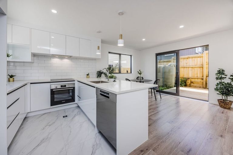 Photo of property in 2/6 Pah Road, Papatoetoe, Auckland, 2025