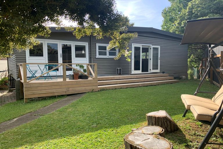 Photo of property in 12 Kent Crescent, Awapuni, Palmerston North, 4412