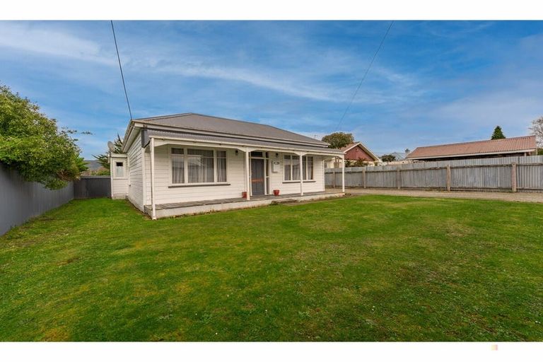 Photo of property in 25 Coronation Street, Waimate, 7924