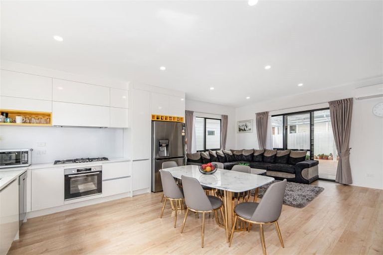 Photo of property in 113b Wharf Road, Te Atatu Peninsula, Auckland, 0610