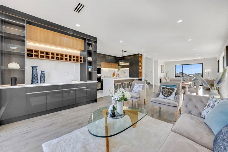 Photo of property in 4 Glann Lane, Flat Bush, Auckland, 2019