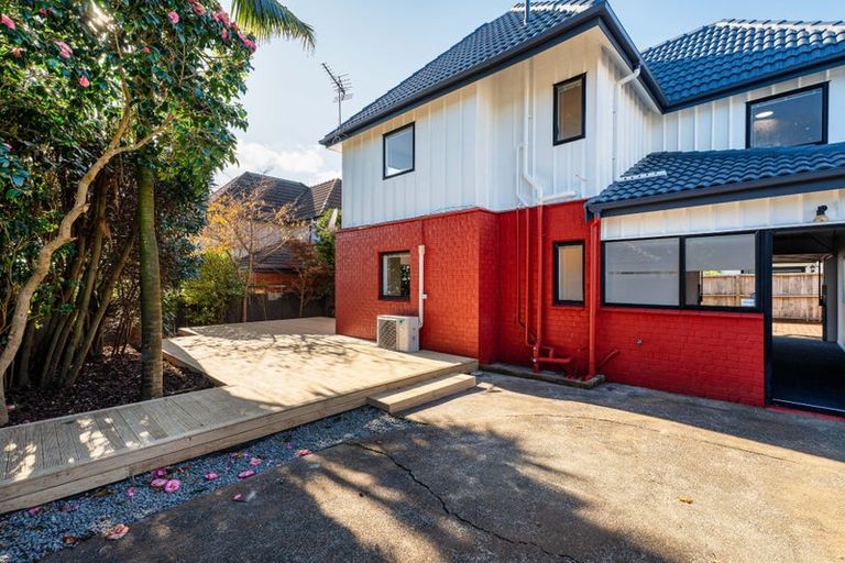 Photo of property in 2/24 Miro Street, New Lynn, Auckland, 0600