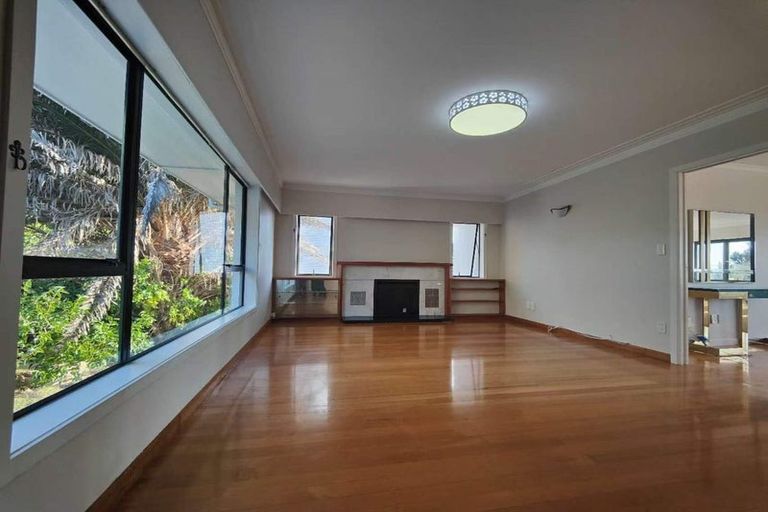 Photo of property in 2 Mellons Bay Road, Howick, Auckland, 2014