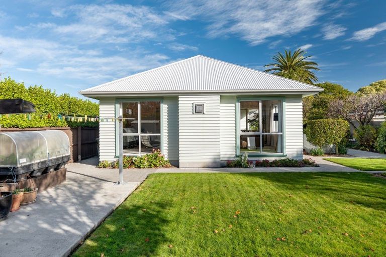 Photo of property in 100 Memorial Avenue, Ilam, Christchurch, 8053