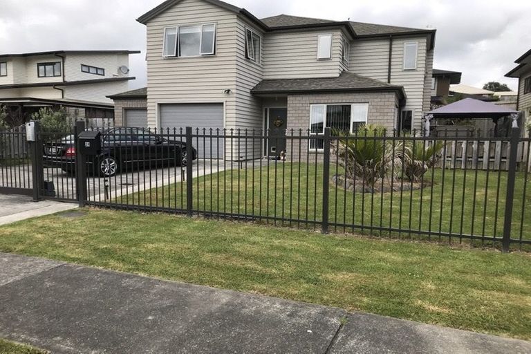 Photo of property in 24 Midhurst Avenue, Henderson, Auckland, 0612