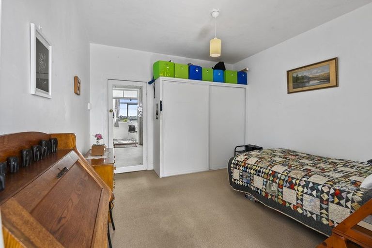 Photo of property in Devonport Apartments, 49/127 Saint Aubyn Street, New Plymouth, 4310