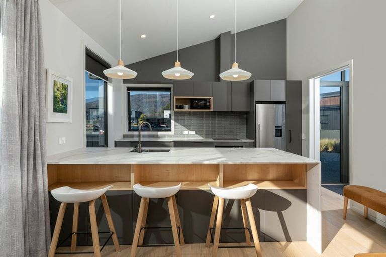 Photo of property in 11 Cleland Close, Wanaka, 9382