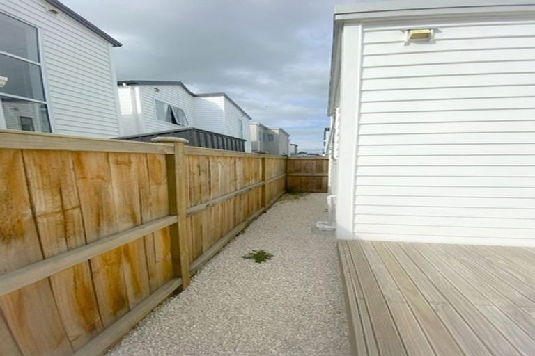 Photo of property in 102 Bellbird Street, Papakura, 2110