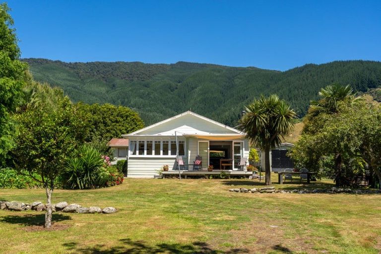 Photo of property in 1406 Queen Charlotte Drive, Linkwater, Picton, 7281
