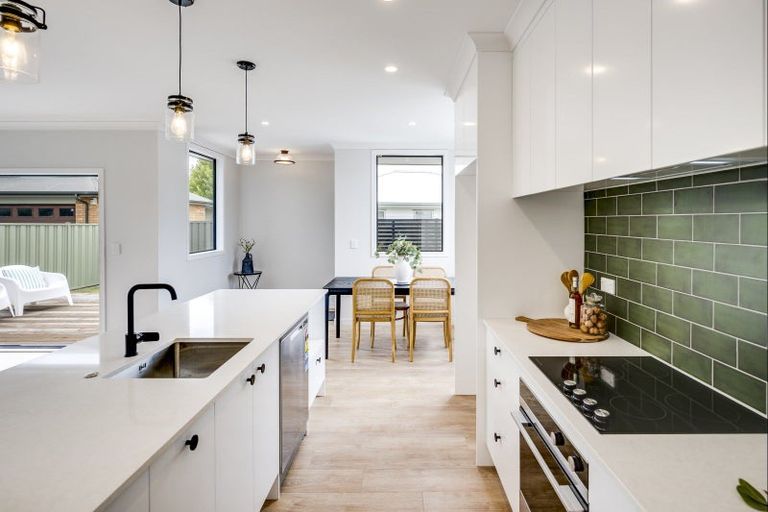 Photo of property in 21 West Place, Greenmeadows, Napier, 4112