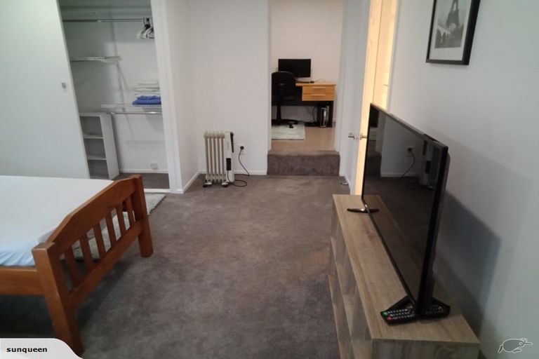 Photo of property in 1/27 Sunnynook Road, Forrest Hill, Auckland, 0620