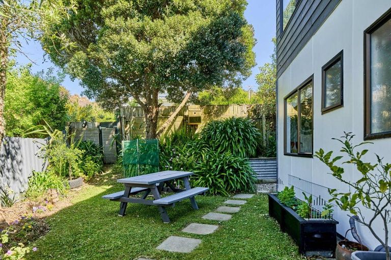 Photo of property in 20 Grays Road, Plimmerton, Porirua, 5026