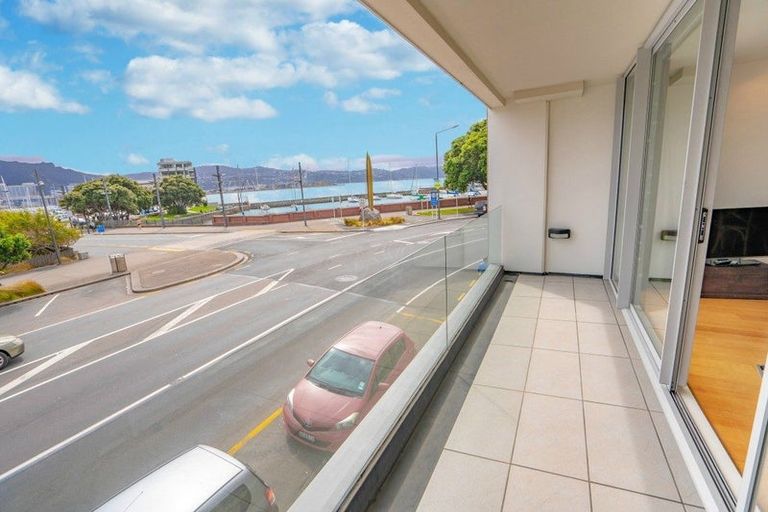 Photo of property in Aqua, 4/74 Oriental Parade, Oriental Bay, Wellington, 6011
