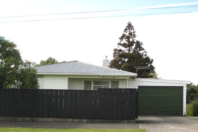 Photo of property in 54 Banks Street, Marfell, New Plymouth, 4310