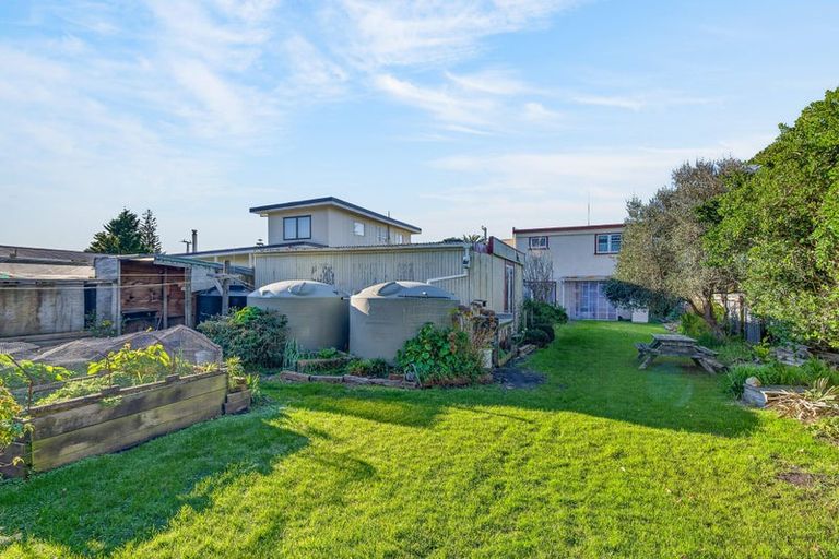Photo of property in 44 Pinedale Crescent, Riversdale Beach, Masterton, 5872