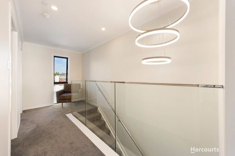 Photo of property in 2/5 Ayr Road, Pakuranga, Auckland, 2010