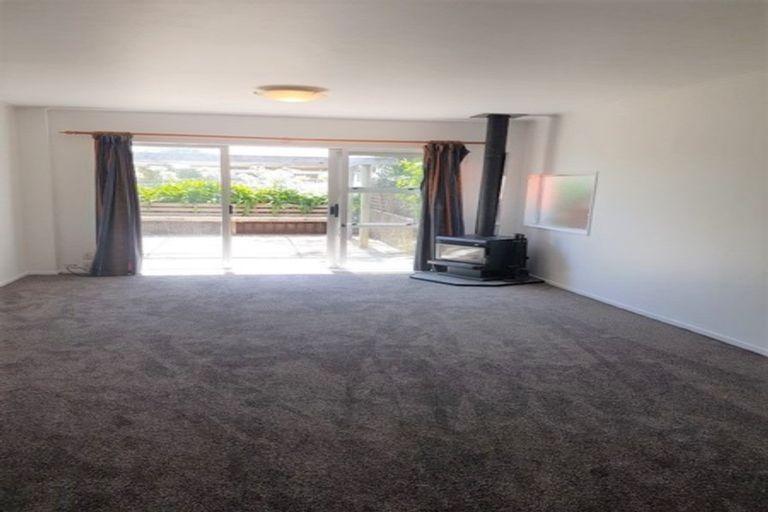 Photo of property in 2/31 Mana Avenue, Titahi Bay, Porirua, 5022
