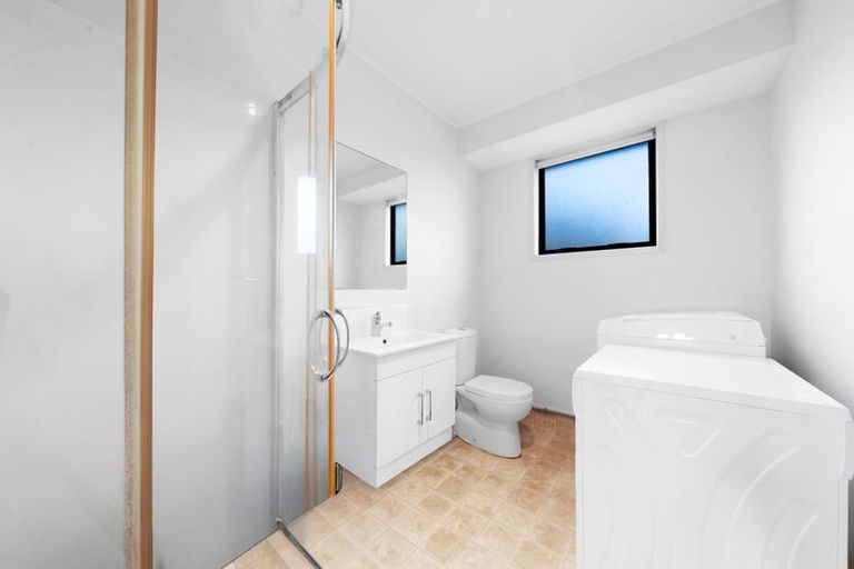 Photo of property in Oakwood Manor, 608c Massey Road, Mangere, Auckland, 2022