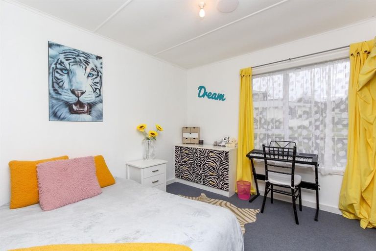 Photo of property in 126 Omata Road, Marfell, New Plymouth, 4310