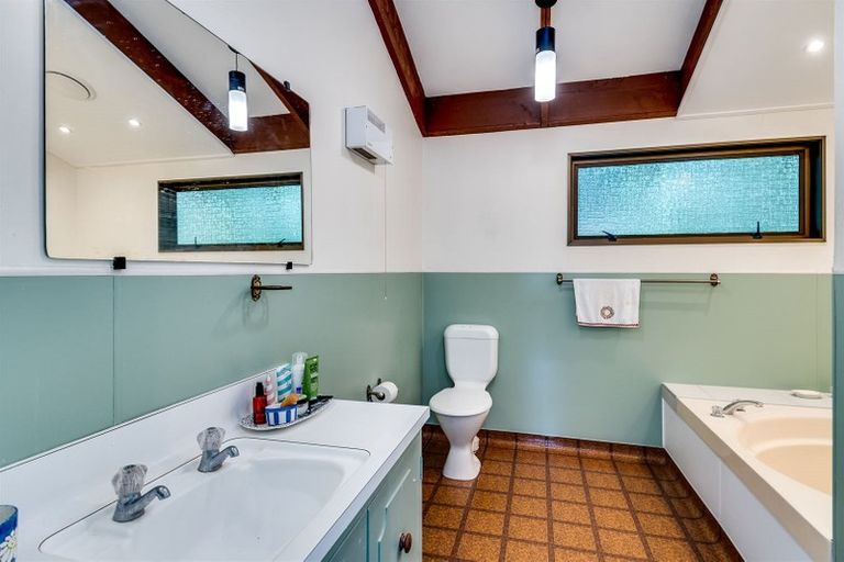 Photo of property in 27 Burns Road, Hospital Hill, Napier, 4110