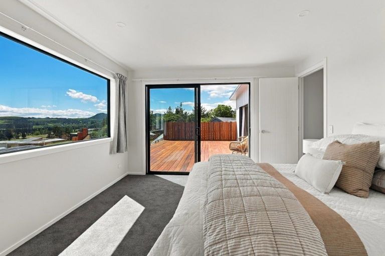 Photo of property in 6 Blackhawk Close, Kinloch, 3377