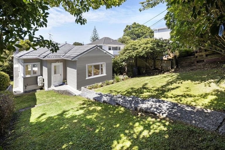 Photo of property in 22 Ranui Crescent, Khandallah, Wellington, 6035