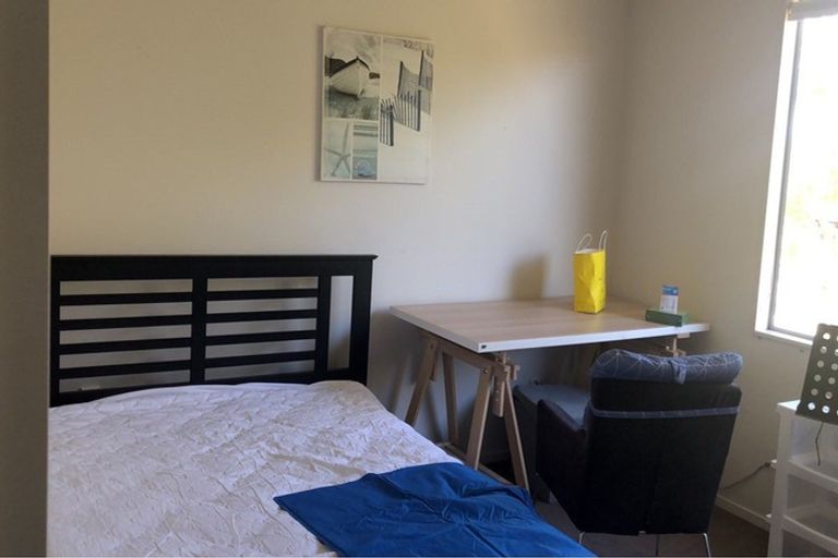 Photo of property in 24 Harrowglen Drive, Northcross, Auckland, 0632