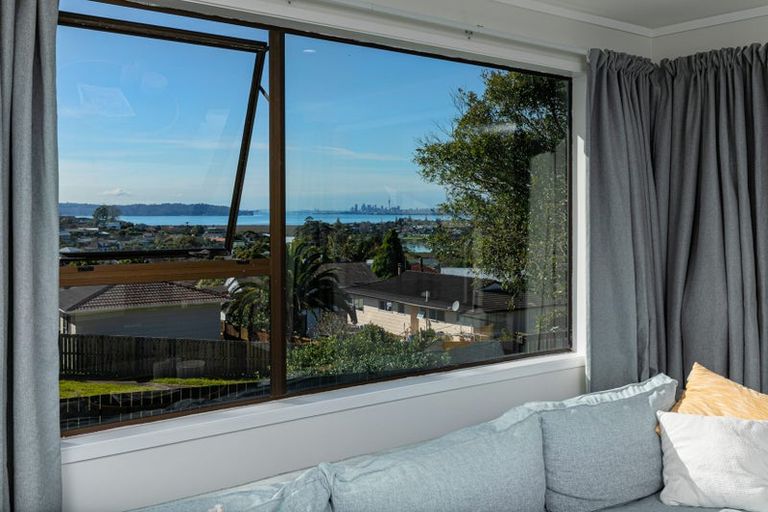 Photo of property in 44 West Harbour Drive, West Harbour, Auckland, 0618