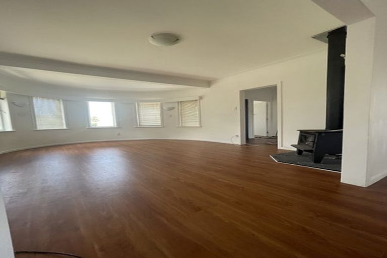 Photo of property in 7 Springbank Lane, Te Atatu Peninsula, Auckland, 0610