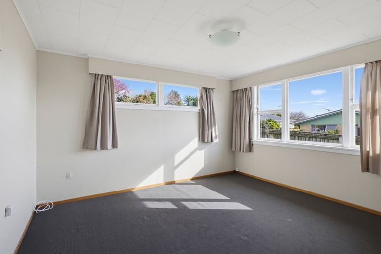 Photo of property in 5 Mayfair Place, Westown, New Plymouth, 4310