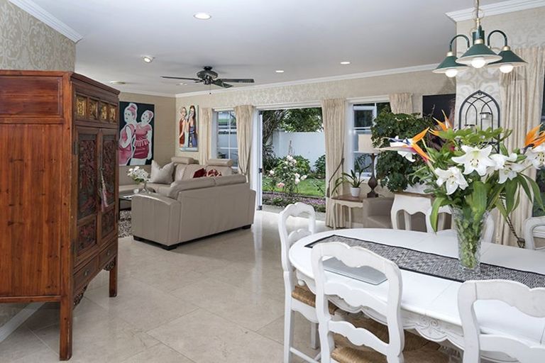 Photo of property in 28 Manor Park, Sunnyhills, Auckland, 2010