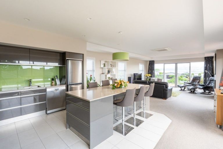 Photo of property in 24 Pukenamu Road, Rainbow Point, Taupo, 3330