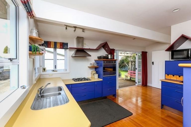 Photo of property in 12 Rawhiti Street, Vogeltown, New Plymouth, 4310